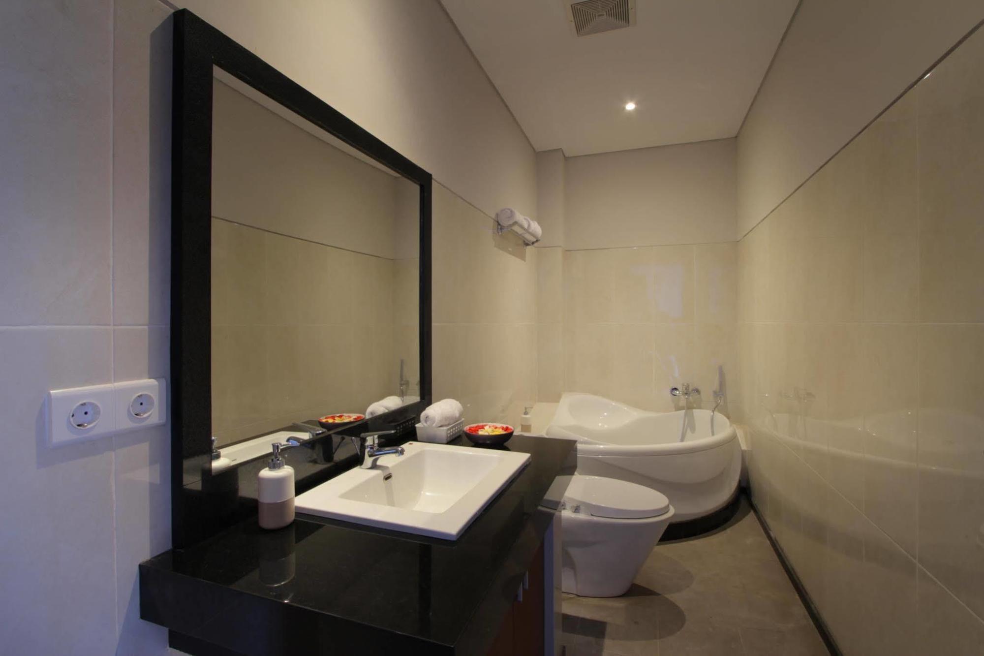 Sand Beach Luxury Living Kuta Lombok Exteriör bild