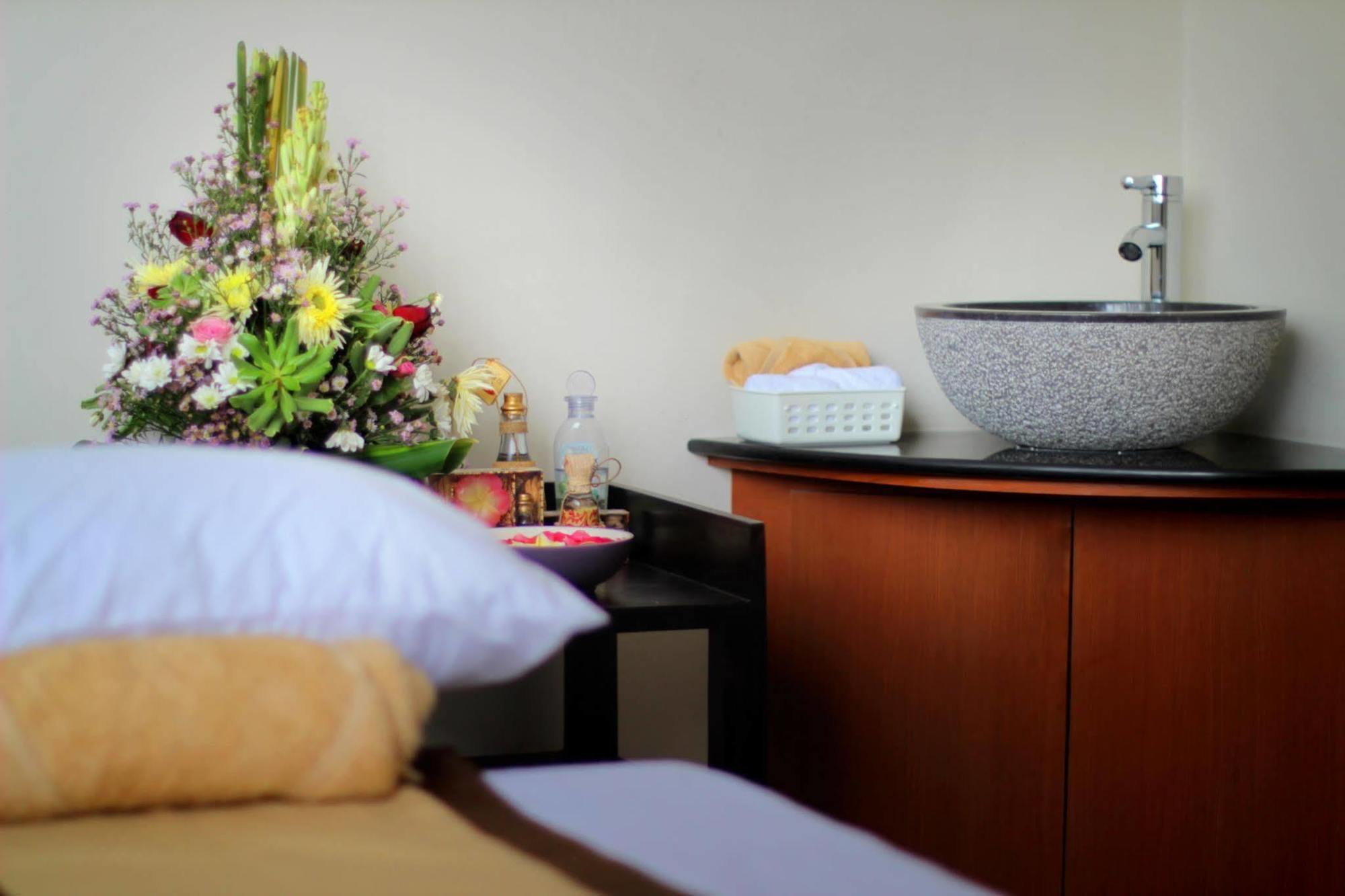 Sand Beach Luxury Living Kuta Lombok Exteriör bild